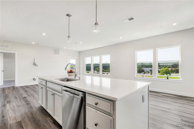 KITCHEN/LIVING ROOM | Image 16