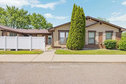 2718 Roundtree Drive, Troy, MI, 48083 | Card Image