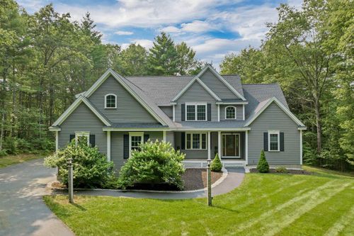 3 Victoria Rdg, Amherst, NH, 03031-4403 | Card Image