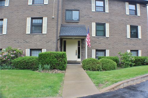 7277 Beacon Hill Dr, Wilkinsburg, PA, 15221-2564 | Card Image