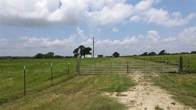 25290 Highway 105 W, Home with 3 bedrooms, 2 bathrooms and null parking in Montgomery TX | Image 4