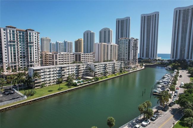 APT-403 - 220 Kings Point Dr, Condo with 1 bedrooms, 1 bathrooms and null parking in Sunny Isles Beach FL | Image 26