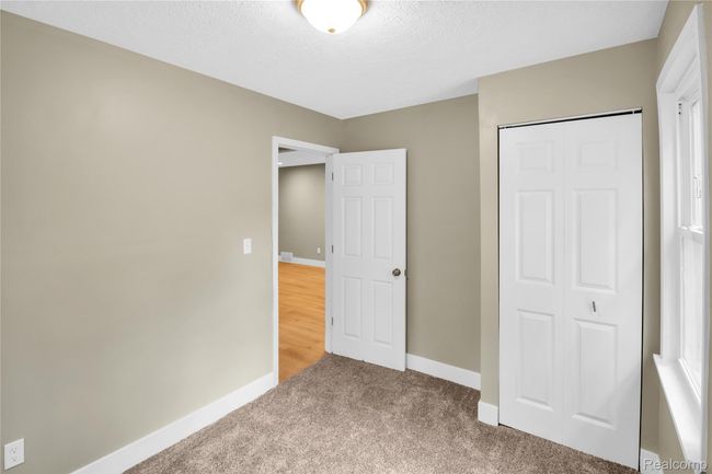 Bedroom (reverse view) | Image 8