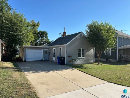 417 W 1st Ave Avenue, Lennox, SD, 57039 | Card Image