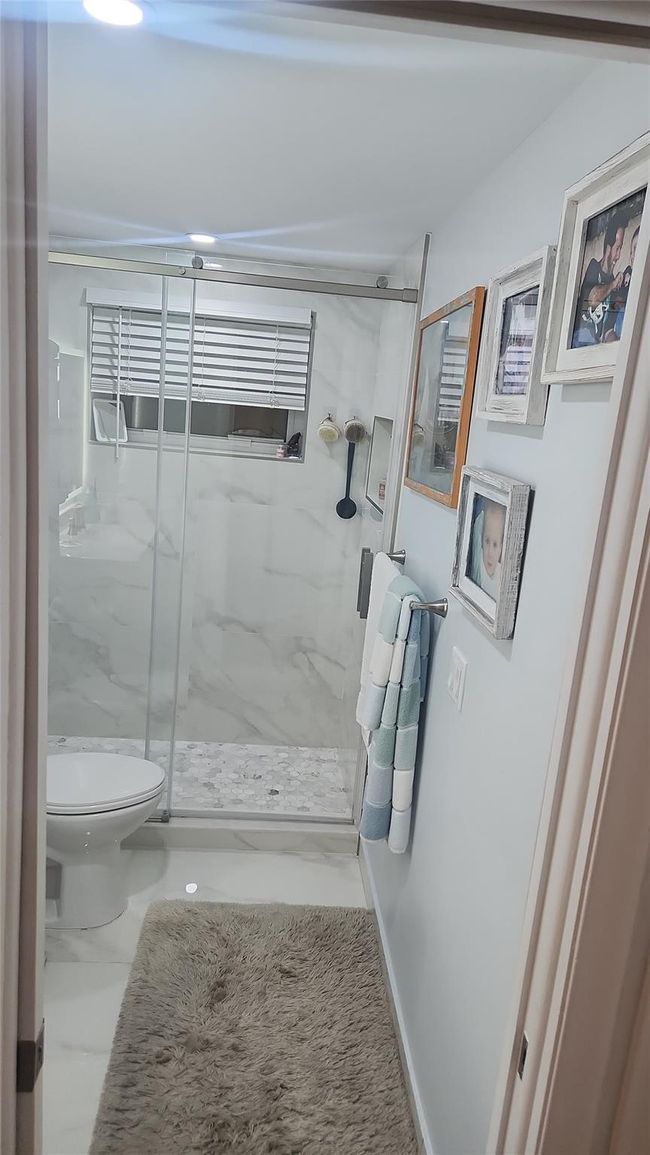 Guest Bathroom Pic #3 | Image 18