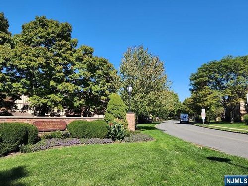 5 Avon Ct, Chatham, NJ, 07928-2915 | Card Image
