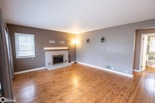 1410 3rd Ave N, Clear Lake, IA, 50428-2110 | Card Image