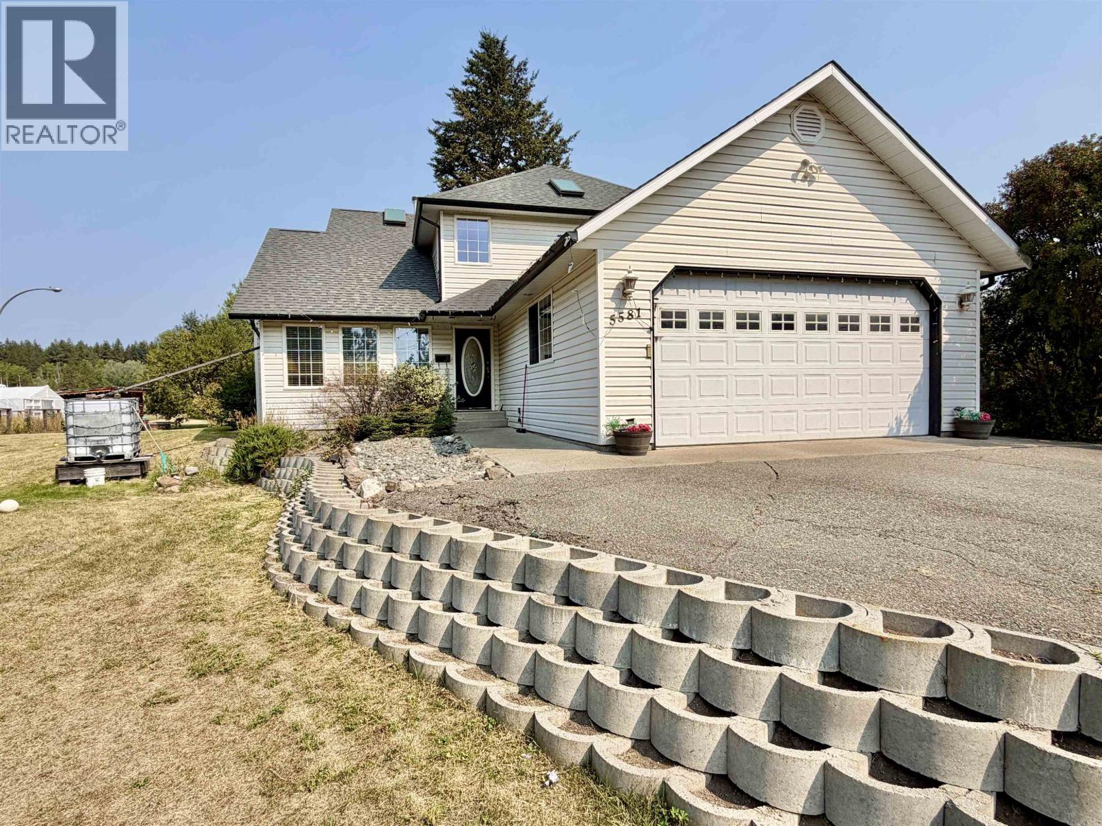 Residential in 103 Mile House 3