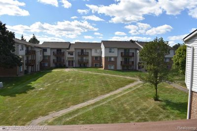 23 - 30024 W 12 Mile Road, Condo with 1 bedrooms, 1 bathrooms and null parking in Farmington Hills MI | Image 1