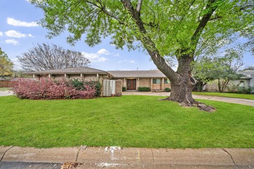 15606 Kingscrest Cir, Dallas, TX, 75248-4221 | Card Image