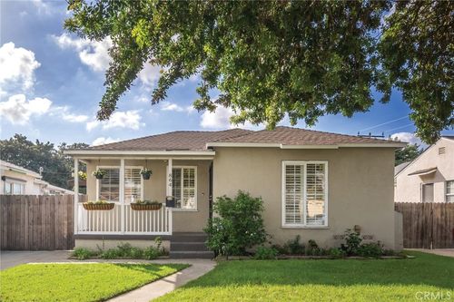 864 W 31st St, Long Beach, CA, 90806-1363 | Card Image