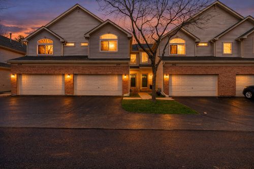 204 Southwicke Dr, Streamwood, IL, 60107-3373 | Card Image