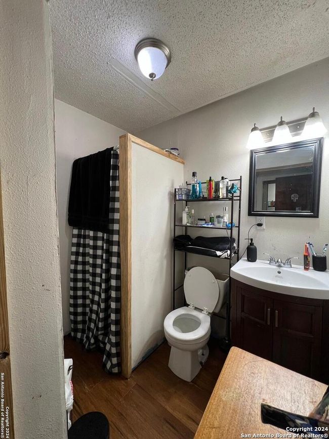 108 S 19 Th St, House other with 4 bedrooms, 2 bathrooms and null parking in Carrizo Springs TX | Image 4