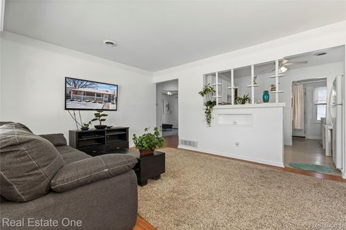 6141 Harrison St, Garden City, MI, 48135-2557 | Card Image