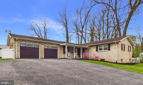 6105 Eyster Ave, SPRING GROVE, PA, 17362-8890 | Card Image