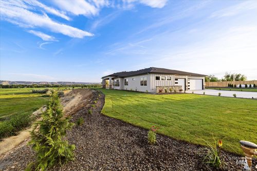 1015 Greenfields Ln, Emmett, ID, 83617-9505 | Card Image