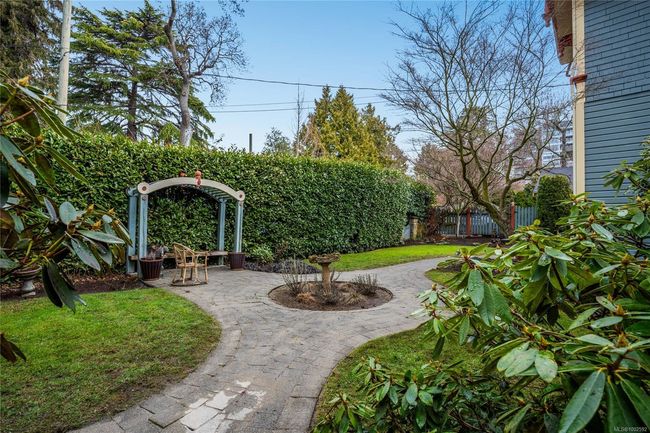 1023 St Charles St, House other with 3 bedrooms, 3 bathrooms and 6 parking in Victoria BC | Image 39