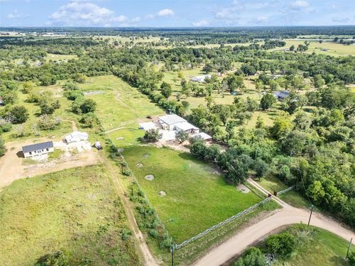 2024 Beverly Ln, Sealy, TX, 77474-9012 | Card Image