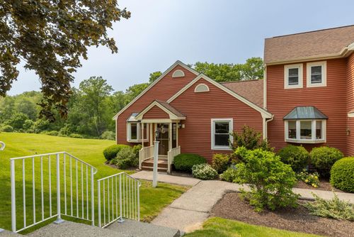 111 Katie Ln, Dover, NH, 03820-4584 | Card Image