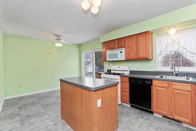 157 Hull St, House other with 3 bedrooms, 3 bathrooms and null parking in Ansonia CT | Image 16