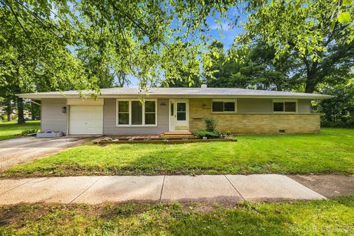 557 Willard Ave, Elgin, IL, 60120-8167 | Card Image