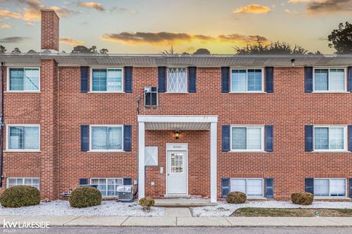 8260 Crestview Dr, Sterling Heights, MI, 48312-6080 | Card Image