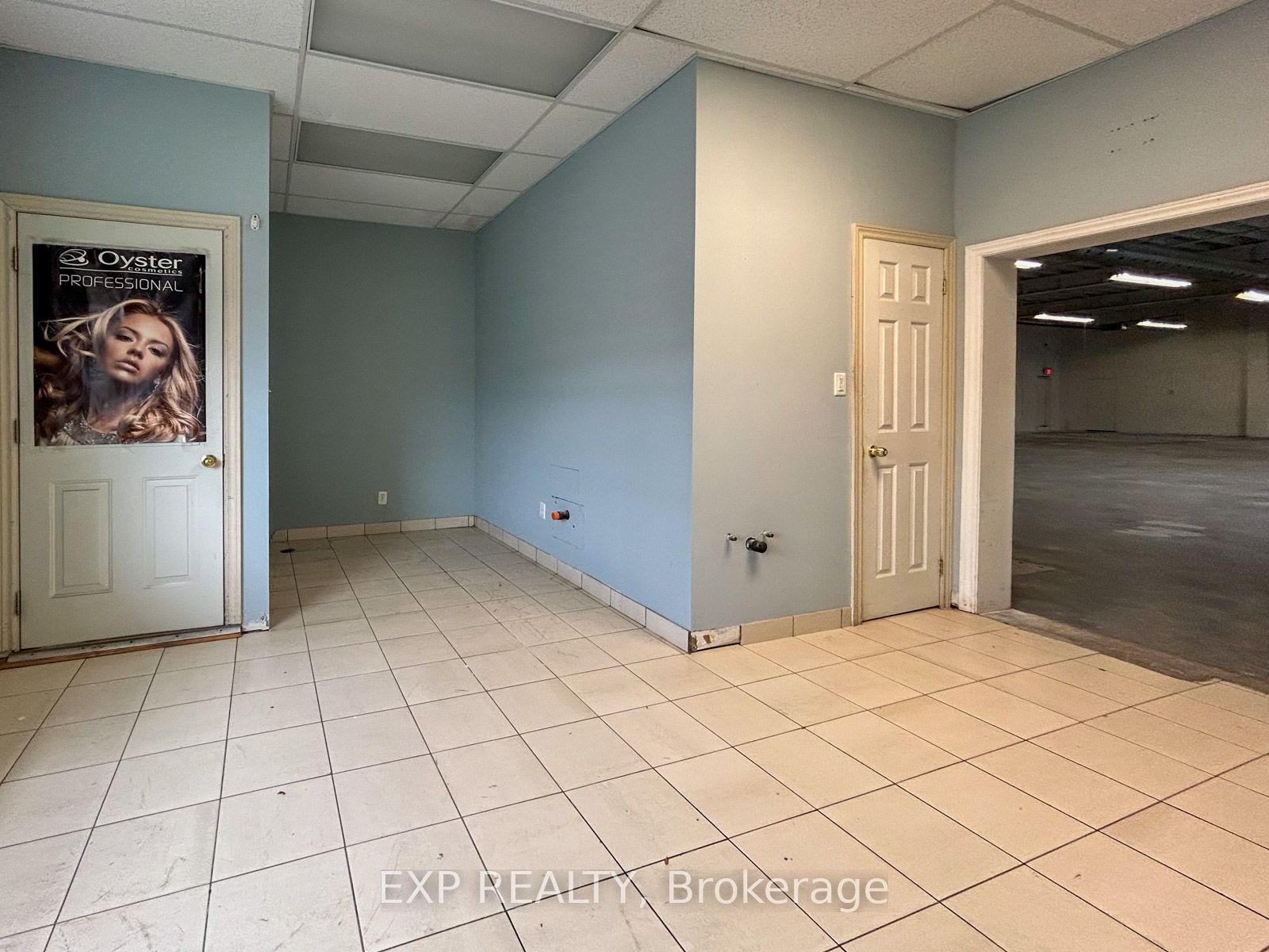 Commercial Lease in Toronto W04 3