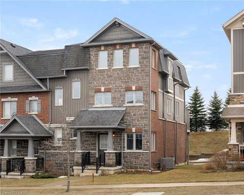 31 Eliza Ave, Kitchener, ON, N2E0G2 | Card Image