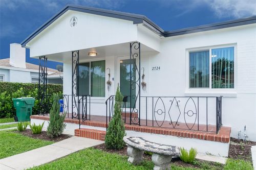 2724 Sw 34th Ct, Miami, FL, 33133-2720 | Card Image