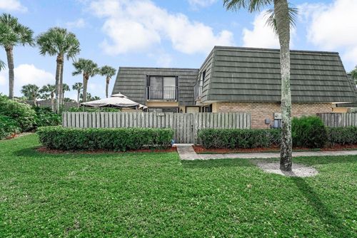 2439 24th Way, West Palm Beach, FL, 33407-6722 | Card Image