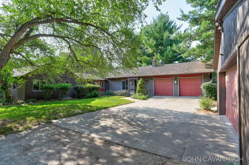 9516 Taft St, Coopersville, MI, 49404-9418 | Card Image