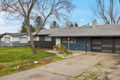 209 Corcoran Ln, Central Point, OR, 97502-1513 | Card Image