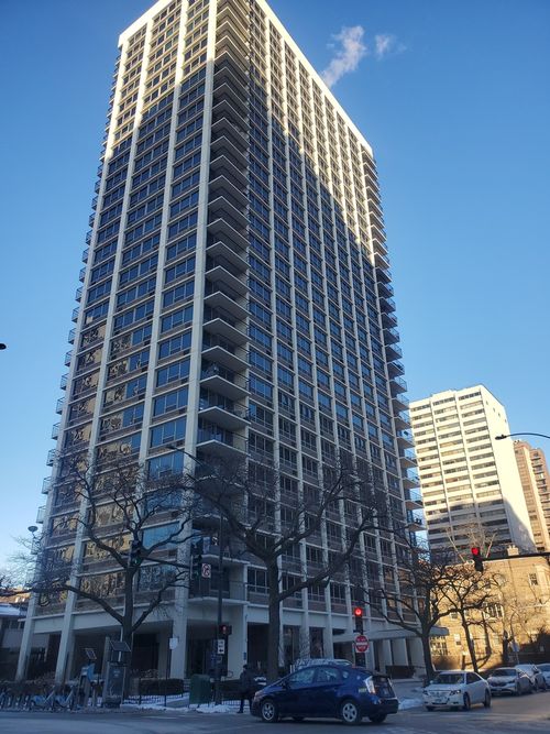 2305l-88 W Schiller St, Chicago, IL, 60610-4914 | Card Image