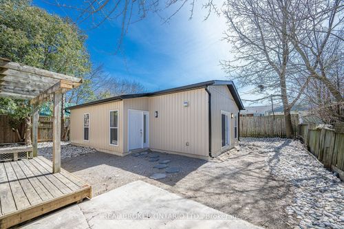685 Frederick St, Kitchener, ON, N2B2B3 | Card Image