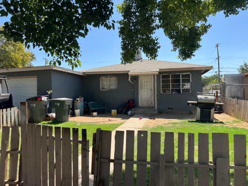 157 W Myers Ave, Fresno, CA, 93706-2924 | Card Image