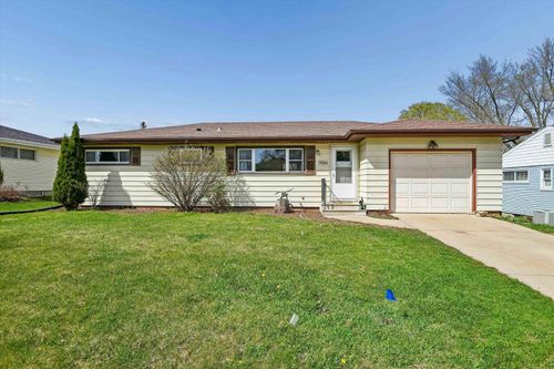 1904 2nd Ave Nw, Waverly, IA, 50677-1913 | Card Image