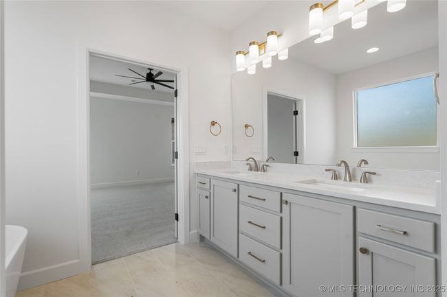 2038 E 129 Th St S, House other with 3 bedrooms, 3 bathrooms and null parking in Jenks OK | Image 32
