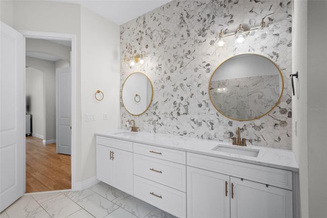 Primary Bathroom | Image 26