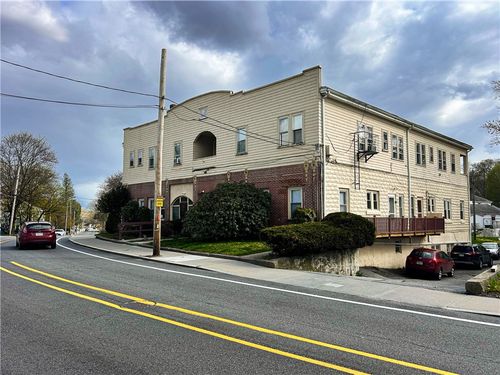 372 Old River Rd, Manville, RI, 02838-1250 | Card Image