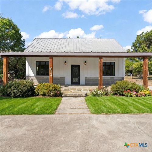 813 Straus Rd, Cedar Hill, TX, 75104-1787 | Card Image