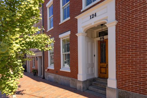 124 State St, Portsmouth, NH, 03801-1902 | Card Image