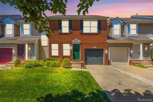 221 Tucker St, Pontiac, MI, 48341-1076 | Card Image