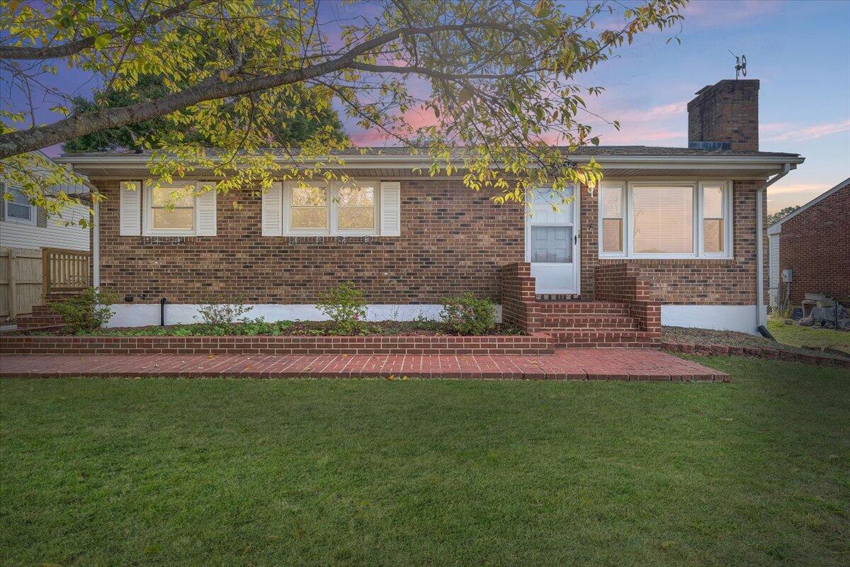 Long Acre Dr, Roanoke, VA 24019