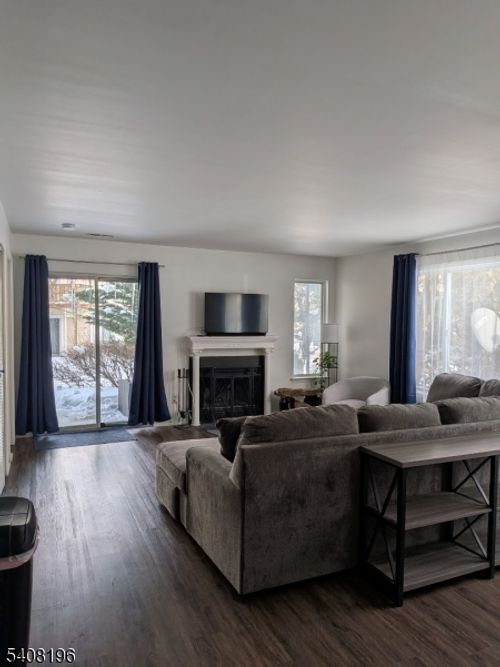 91 Falcon Ridge Way N, Hamburg, NJ, 07419-1138 | Card Image