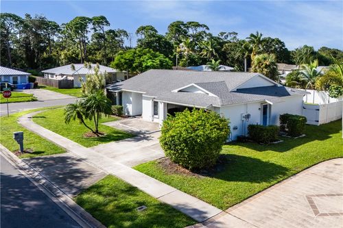 2490 4th Pl, VERO BEACH, FL, 32962-1369 | Card Image