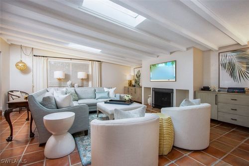 359 2nd Ave N, NAPLES, FL, 34102-8466 | Card Image