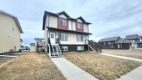 11428 106 Avenue, Home with 2 bedrooms, 1 bathrooms and 2 parking in Grande Prairie AB | Card Image