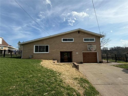 111 Hague Ln, Uniontown, PA, 15401-9128 | Card Image