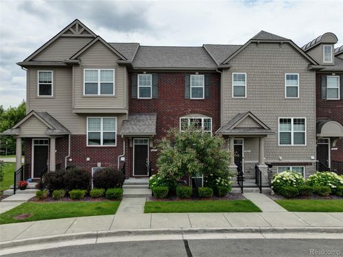 2817 Hartwick Dr, Rochester Hills, MI, 48307-4339 | Card Image