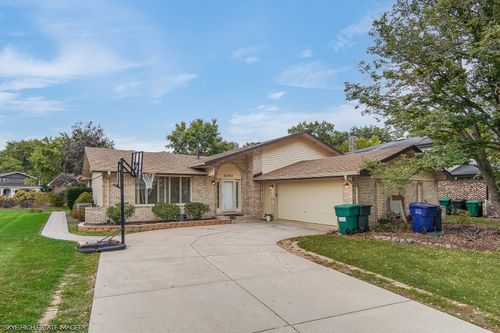12152 Forestview Dr, Orland Park, IL, 60467-1068 | Card Image